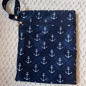 Sarah Wells "Pumparoo" Wet/ Dry Bag with Staging Mat- Navy Anchors (blue/white)